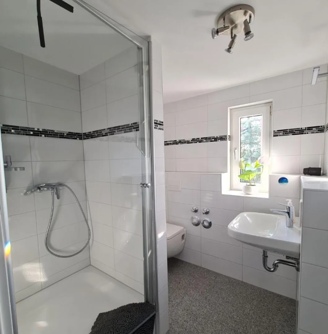 Messe Und Bundeswehr Apartment Кёльн Проживание в семье
